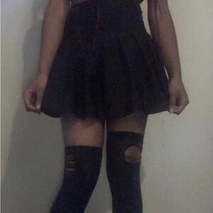 Black pleated mini skirt